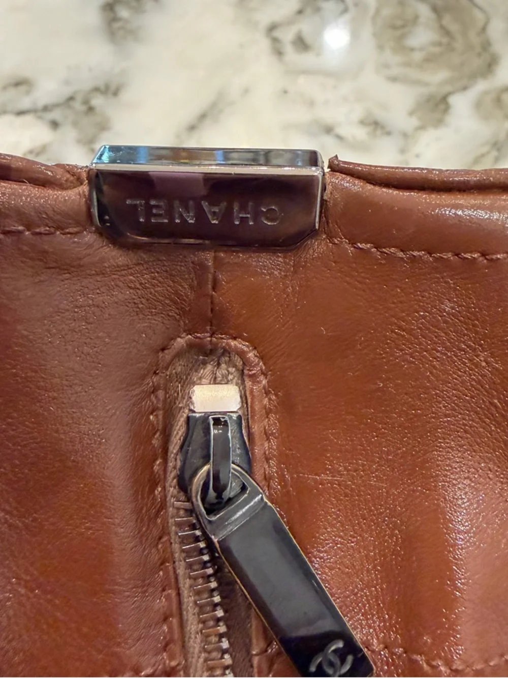 ✨CHANEL Chocolate Bar Brown Quilted Leather Duffel Bag with Silver Hardware - Picture 5 of 17